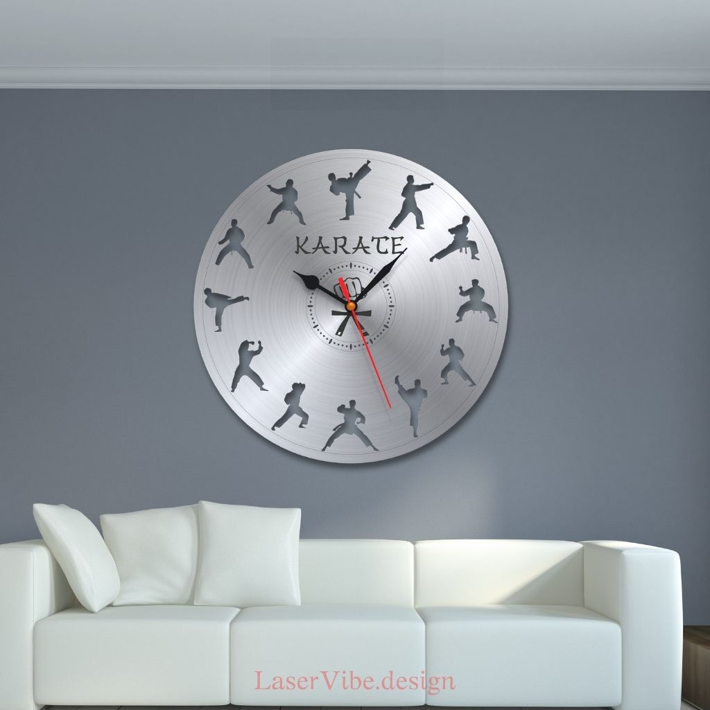 Đồng hồ treo tường kim loại/gỗ chủ đề Karate